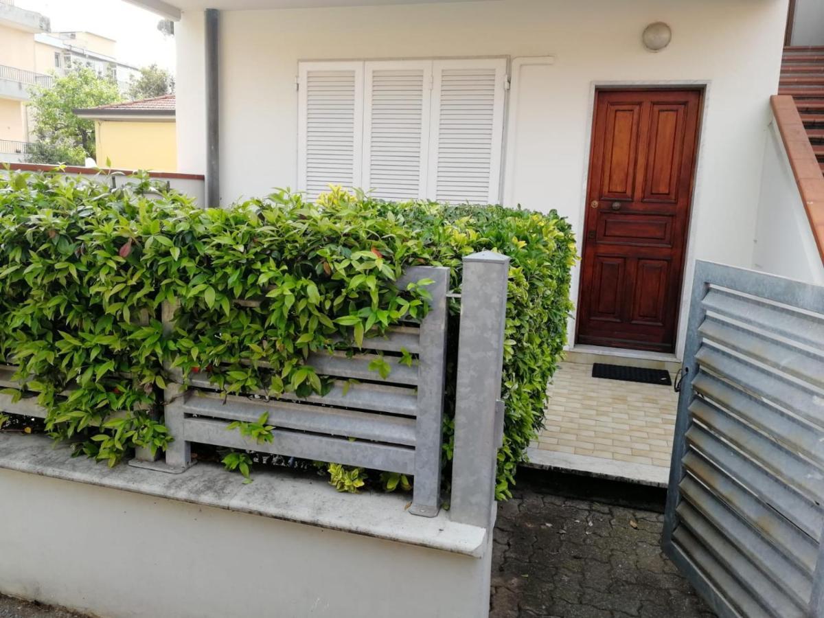 La Casa Dei Bebi Apartment Карара Екстериор снимка